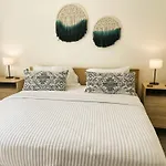 Beauty 2 Bed Apartment Pool Views Arena Village.